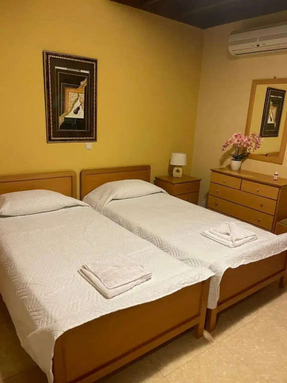 Pinotsi Rooms