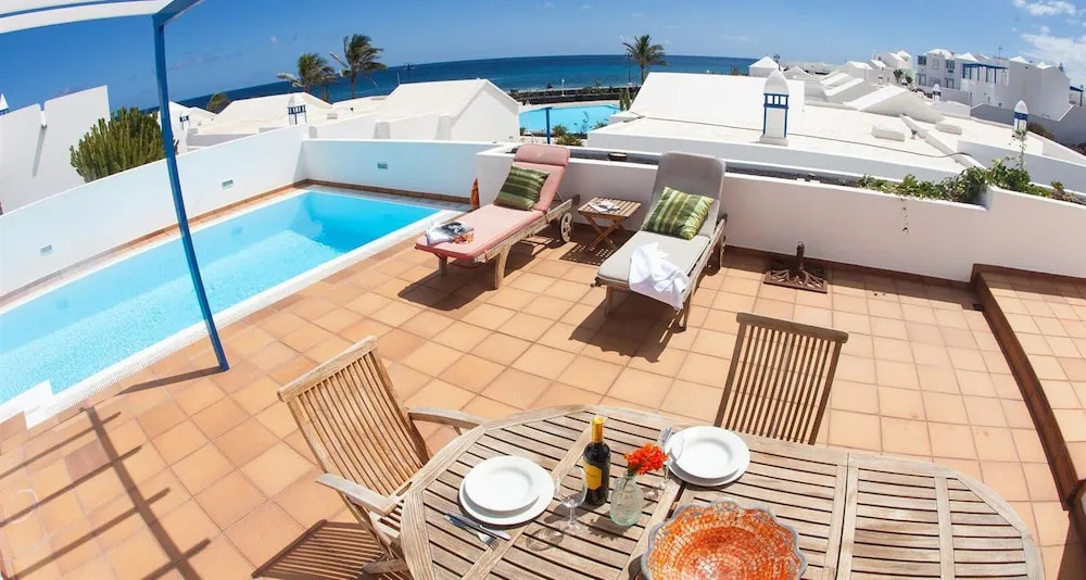 Villa Naos