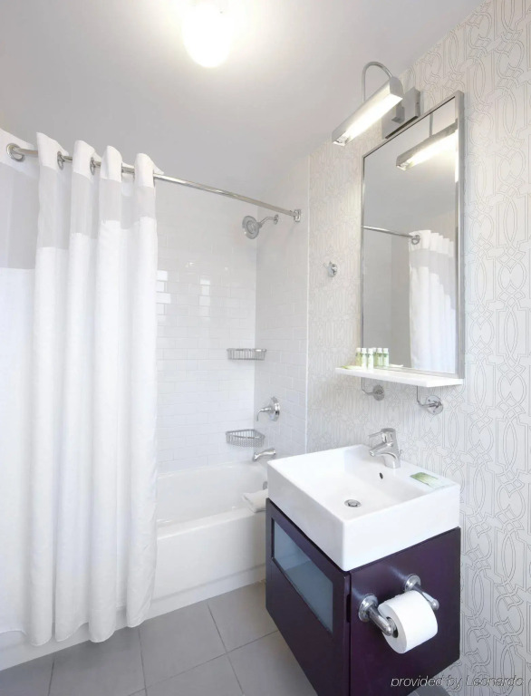 Holiday Inn Express Chicago - Magnificent Mile by IHG