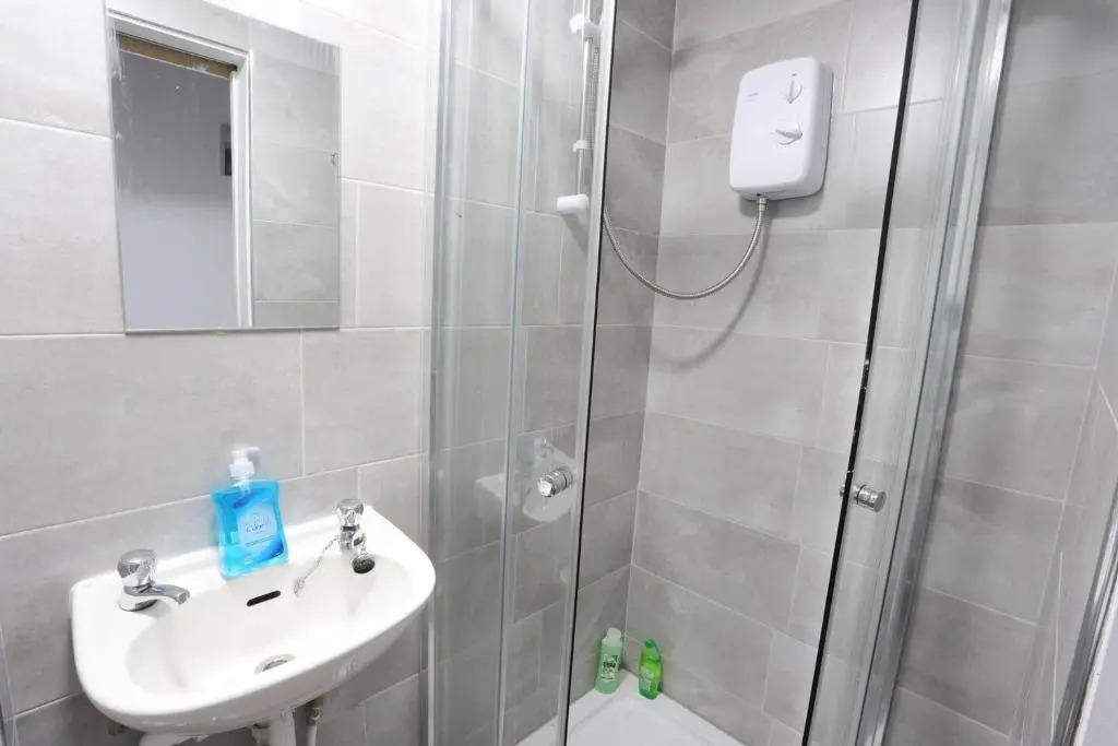Family and Contractors HS2 NEC Airport 3beds Homebase