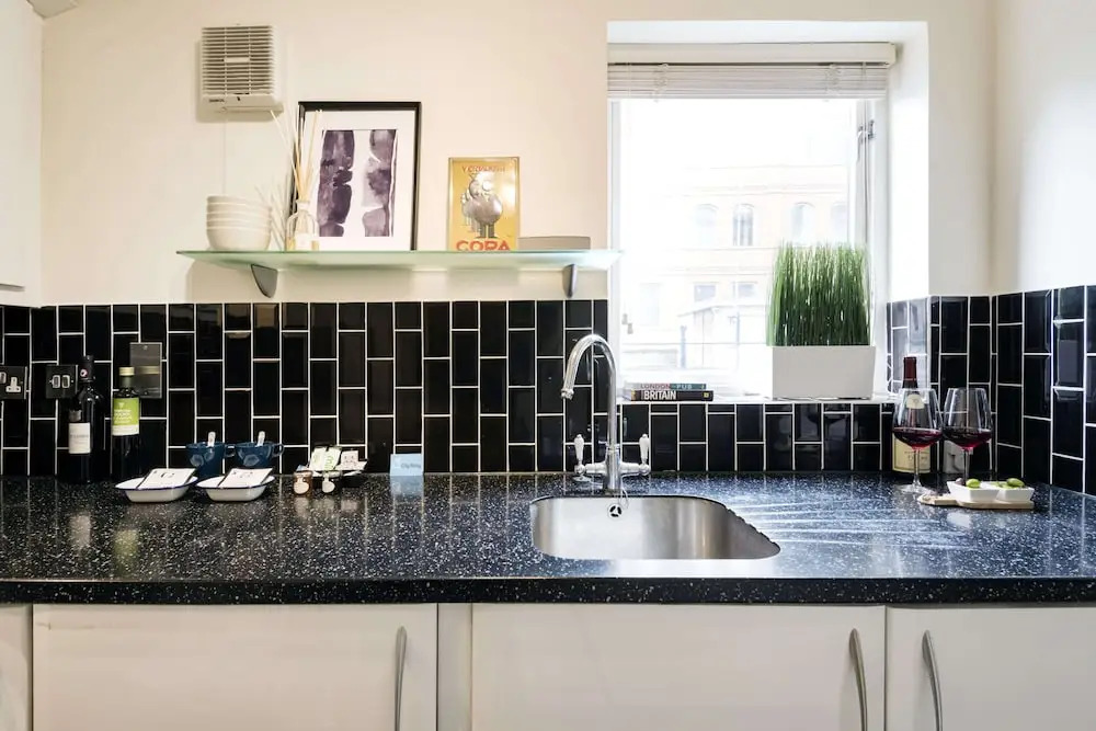Bright Charing Cross Apartment