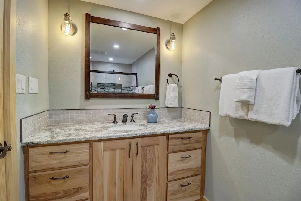 Peregrine Lodge-Remodeled Kitchen-Steps to Super Bee Lift - PG309 by RedAwning
