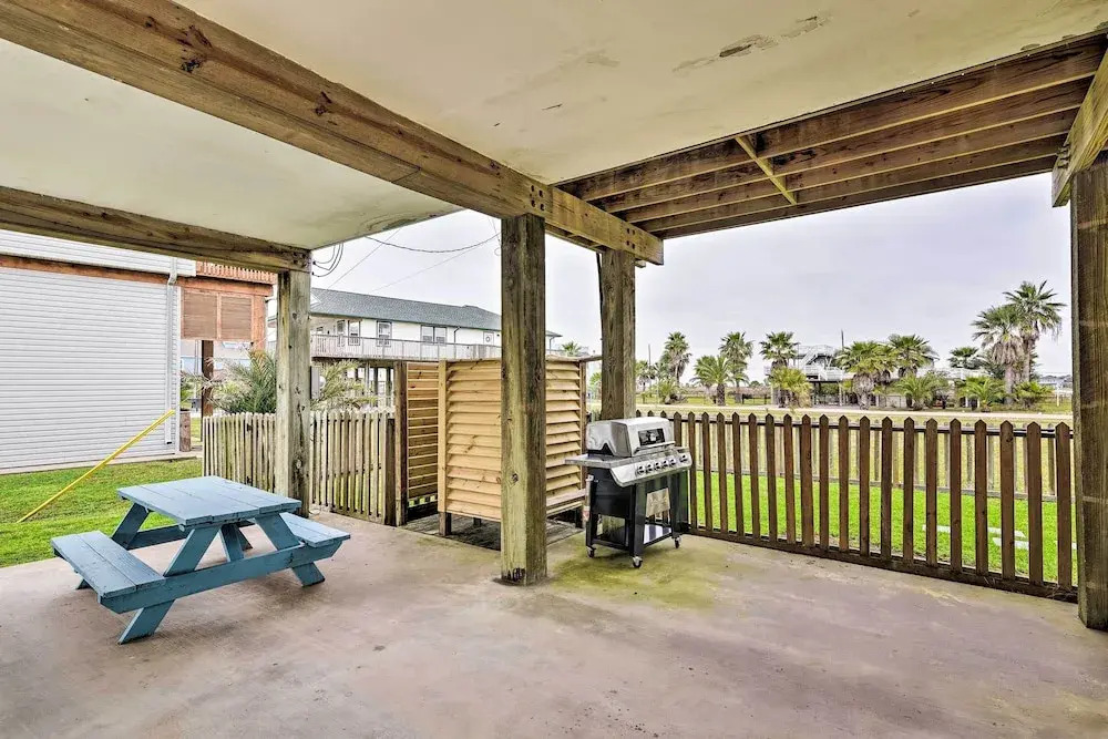 Pool, Marina & More! Family Home in Terramar Beach