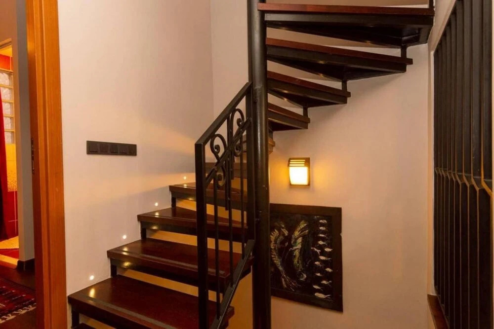 Stylish Home With a Book Collection Near Taksim