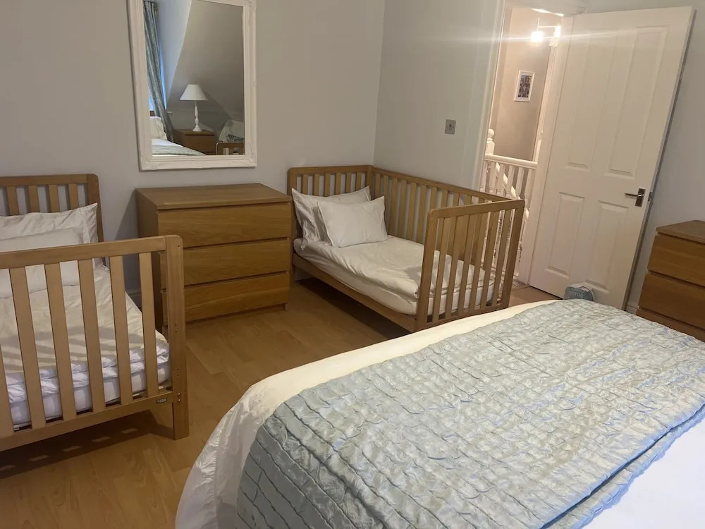 Remarkable 3-bed House in Netley Abbey Southampton