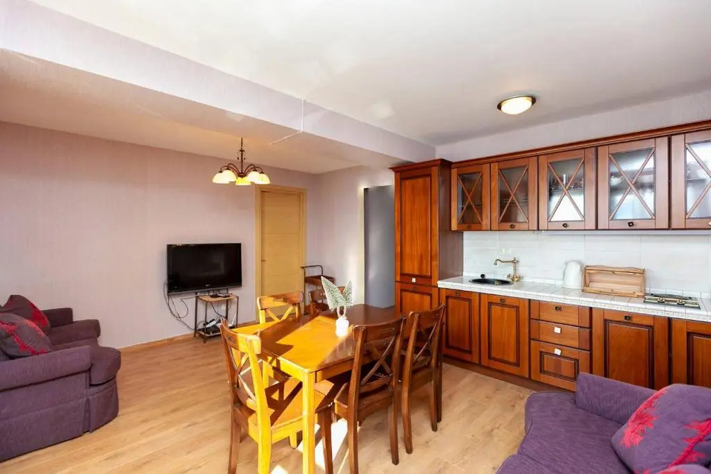 Bright And Cozy 2Br Apt. W Balcony In Gudauri