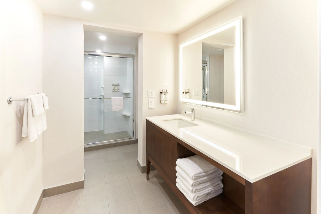 Holiday Inn & Suites Ottawa Kanata by IHG