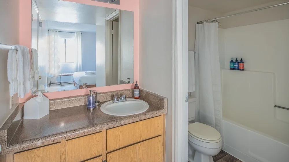 2BR Apt North Phoenix Pool byWanderJaunt