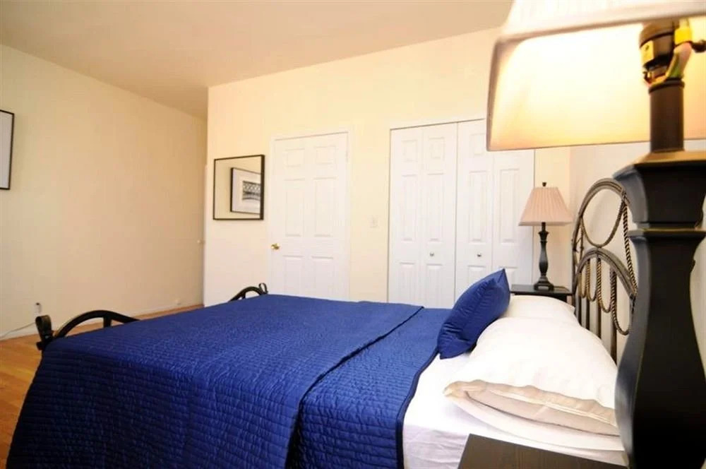 Brooklyn Deluxe Suite Apartments