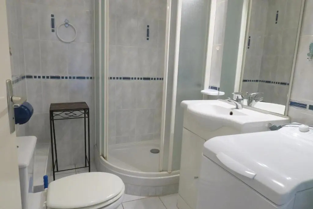 Appartement avec balcon à 20m de la plage de Trestraou à PERROS-GUIREC Ref 853