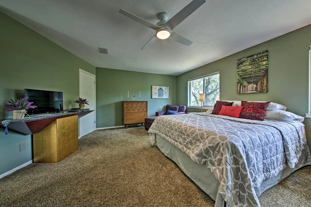 Canyon Lake Home w/ Yard - 1/2 Mi To Boat Launch!