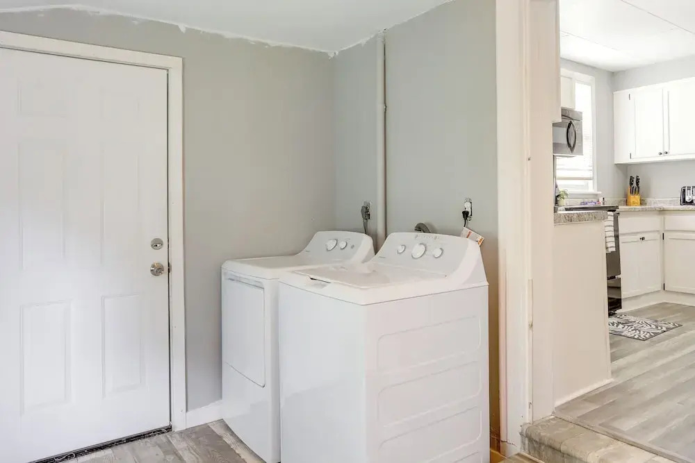 Cozy Downtown Sandusky Gem - 1 Mi to Lake Erie!
