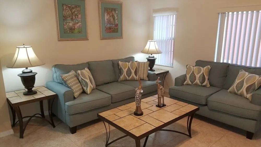 3br, 2.5ba Townhome W/ Sunny Rear Yard 3 Bedroom Townhouse by Redawning