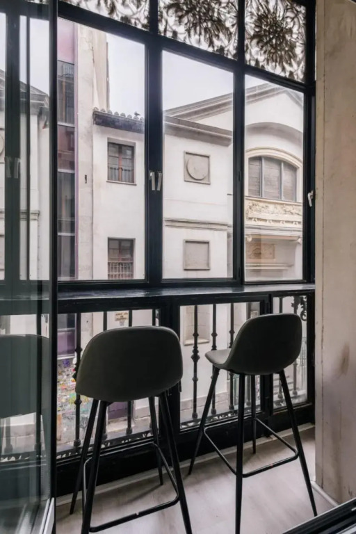 Stunning & Bright 2BD 2BTH – CITY CENTER -GRAN VIA
