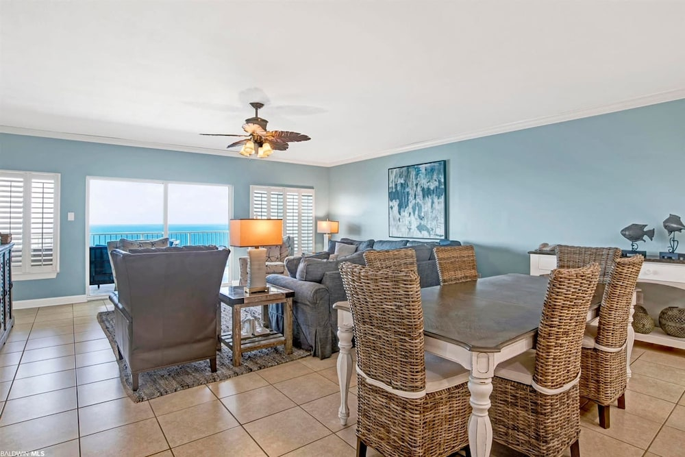 Admirals Quarters 1402- Beachfront 3 Bedrooms 3 Baths Sleeps 8