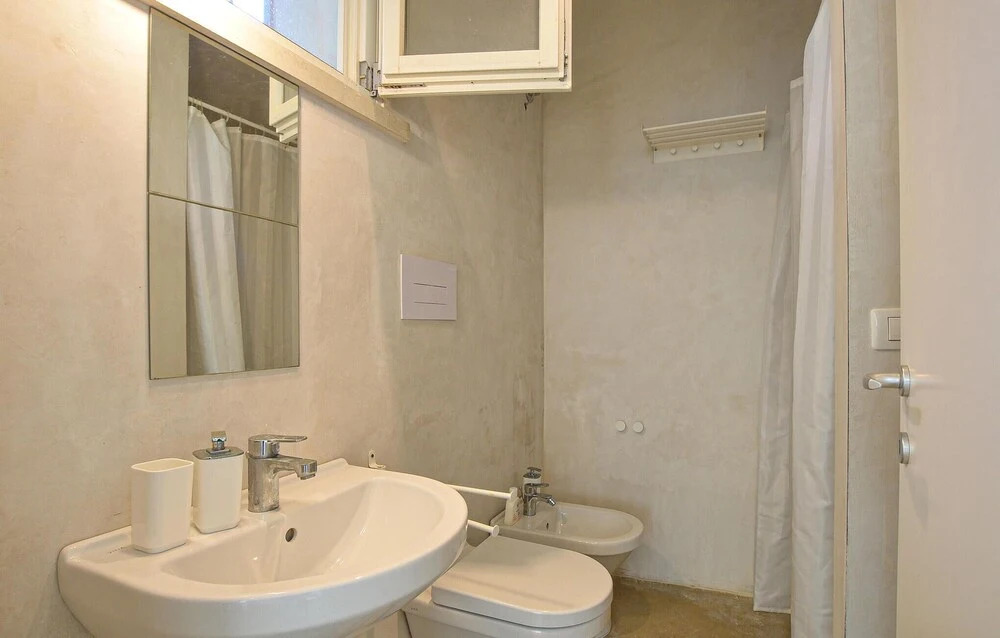 3 Bedroom Beach Front Home In Siracusa