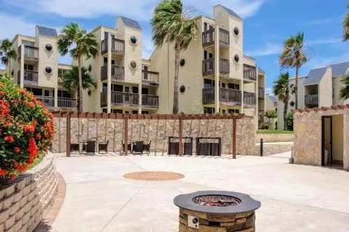 Oceanview condo 2BR, beachfront resort. Solare Tower 407