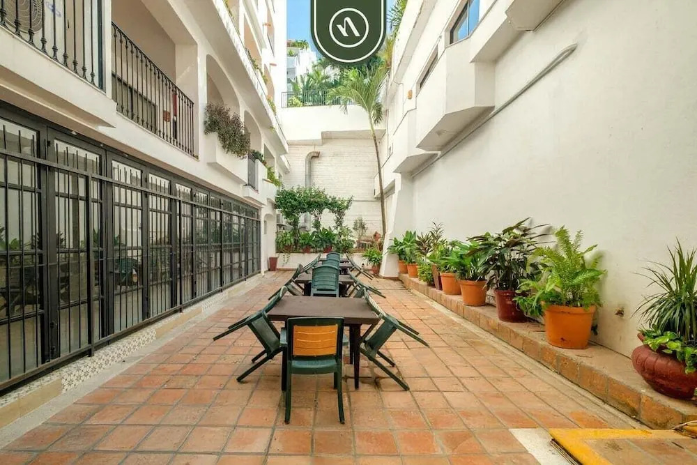Amazing 2 BR Condo - Private Terrace - Pool