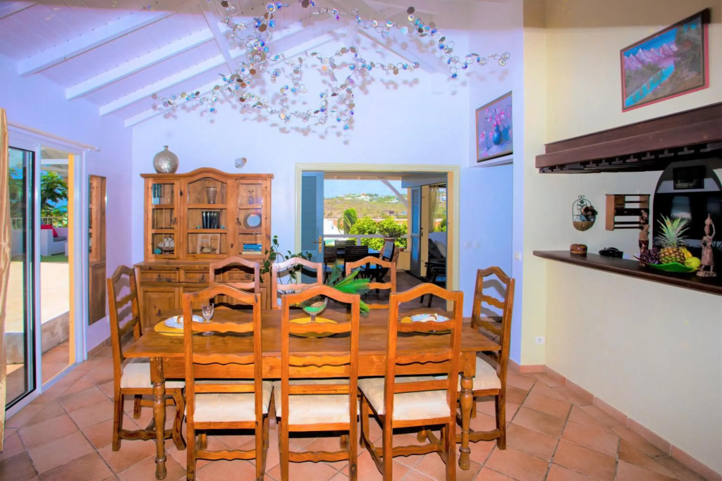 Spacious Villa with Ocean and Mountain view-4 beds