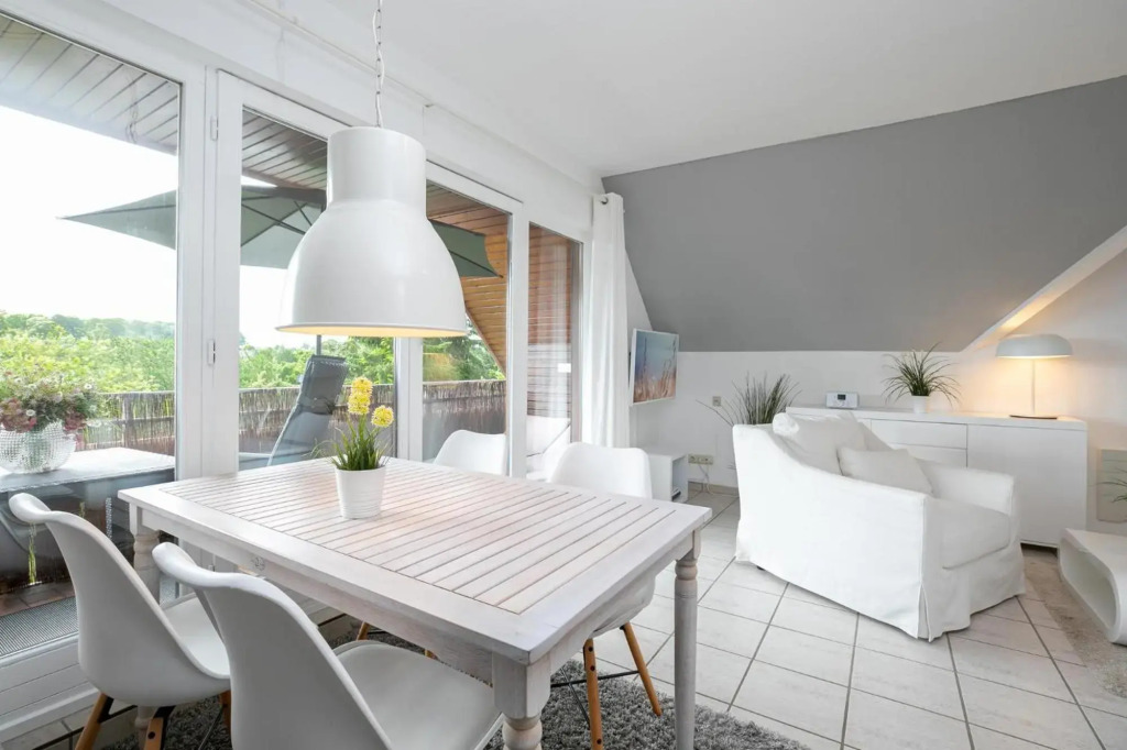 White Lounge