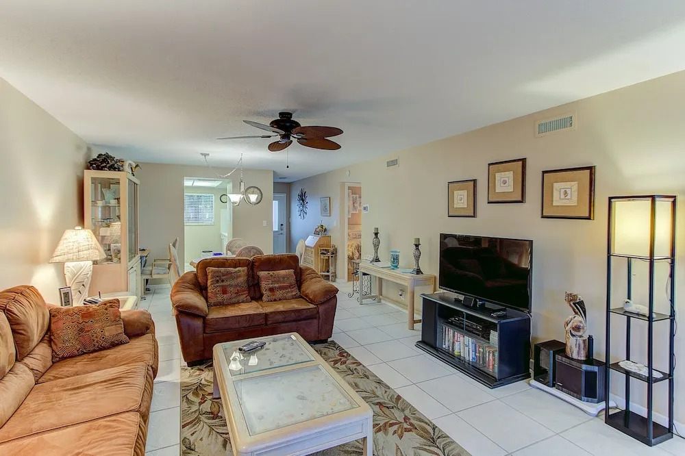Sunset Royale 100 2 Bedrooms 2 Bathrooms Apts