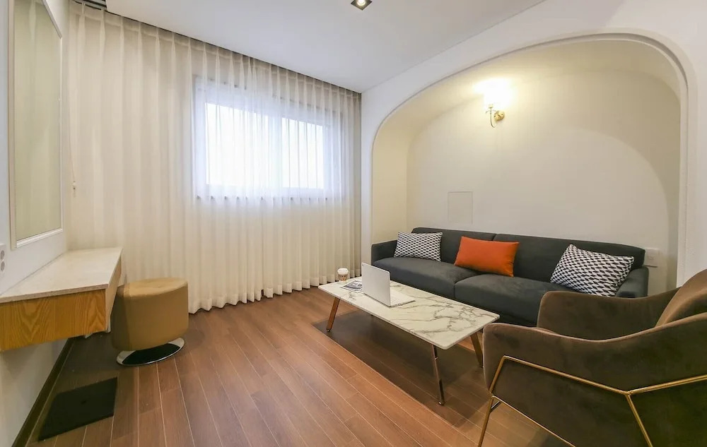 Urban Hotel