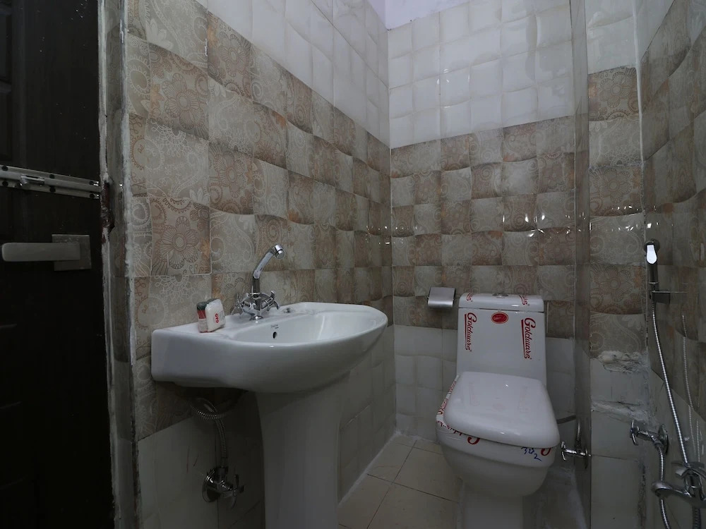OYO 14825 Hotel Siddheshwar
