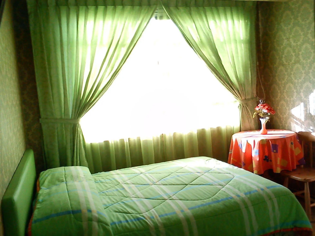 Gina's Hotel