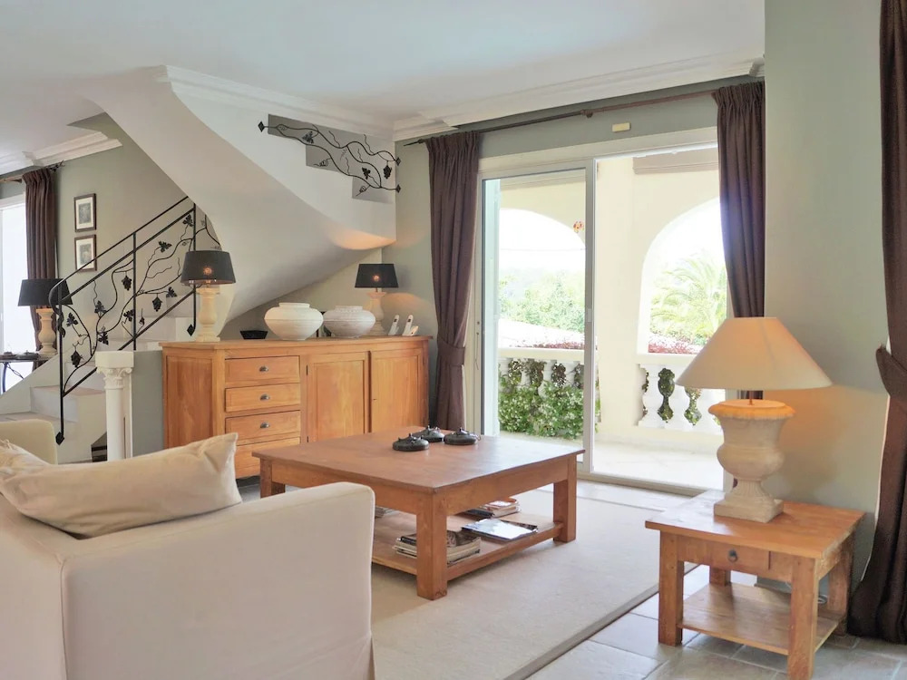Stylish villa near Mougins with large, private pool and lovely outdoor kitchen