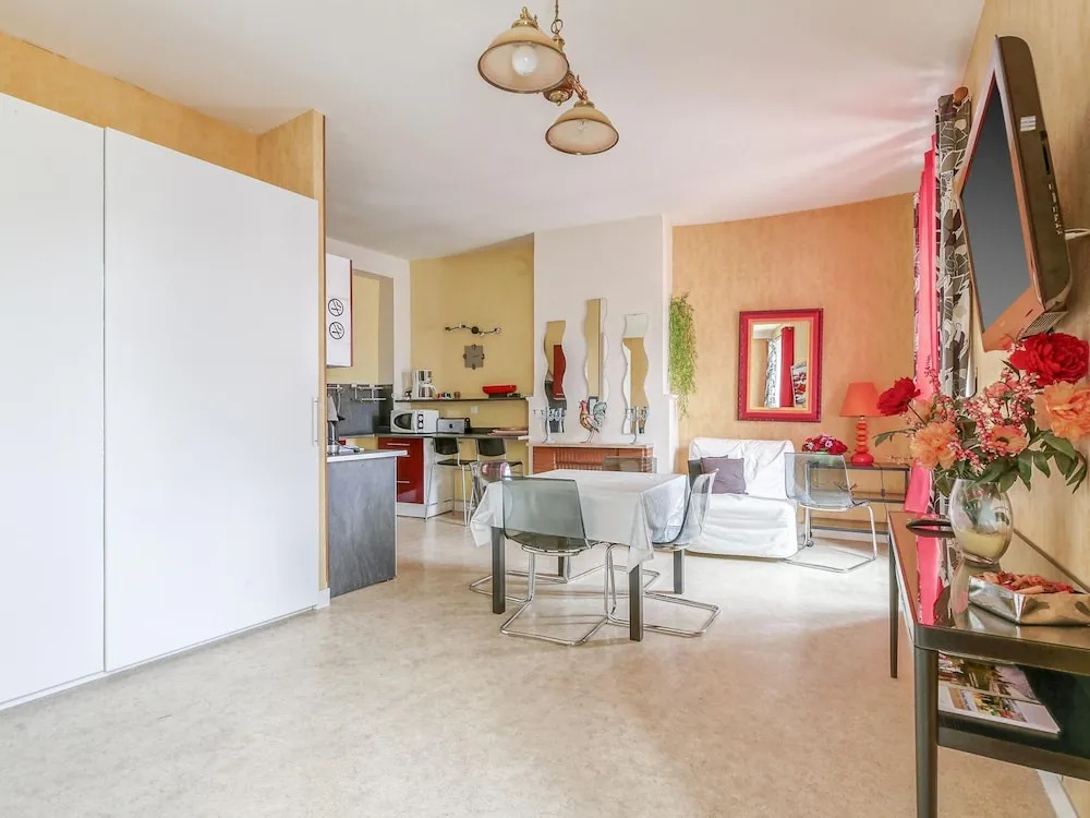 Apartment on the First Floor in the Heart of Bayeux, Free Parking 150 Meters