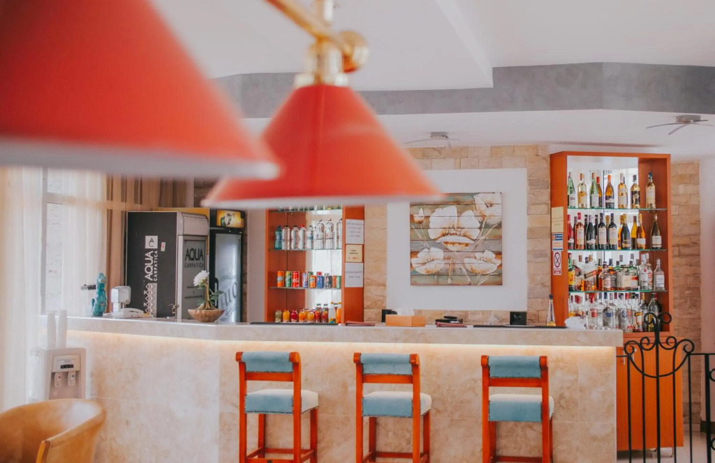 Complex Modern Mamaia