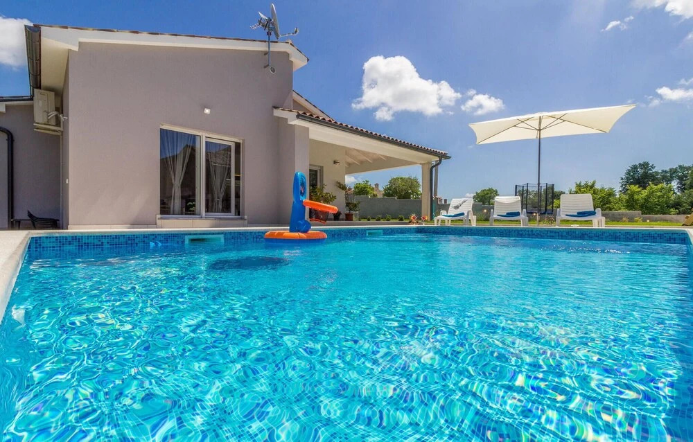 Three-Bedroom Holiday Home In Cetinici