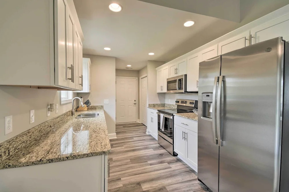 3 Mi to Golf: Loris Home w/ Big Private Yard!