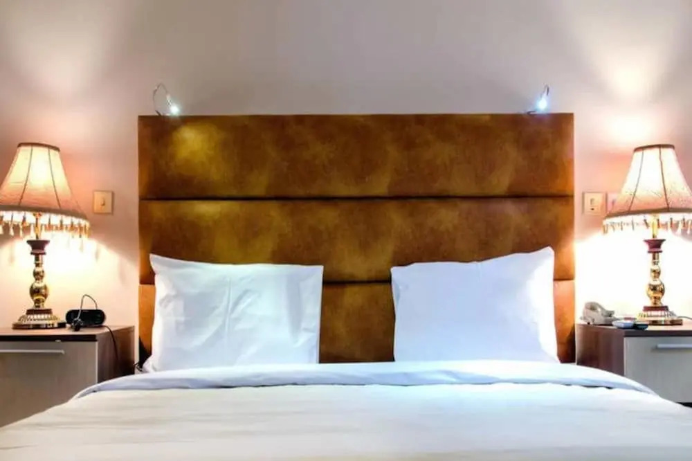 Chesterfield Hotel & Suites