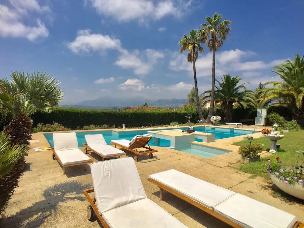 Villa Provence Pool & View
