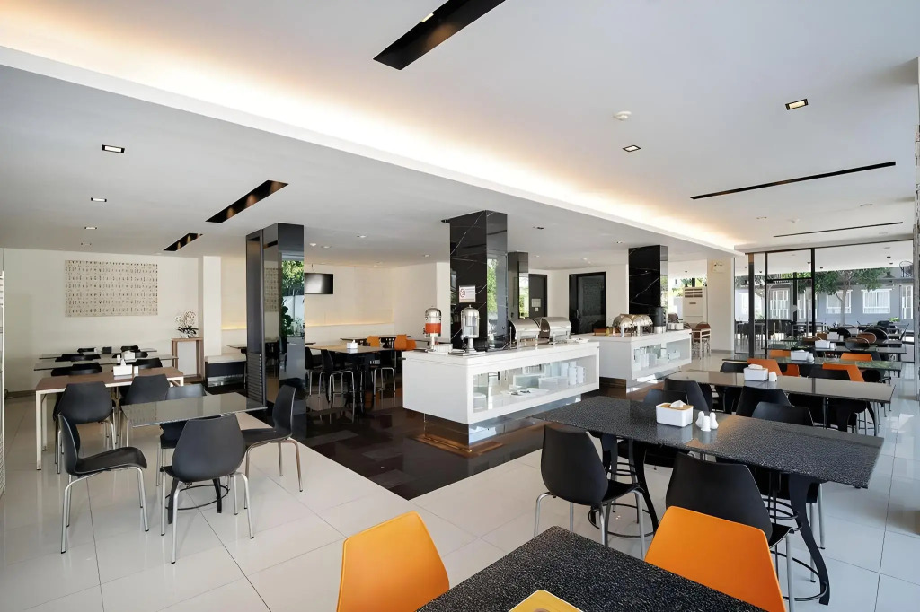 Leenova Hotel