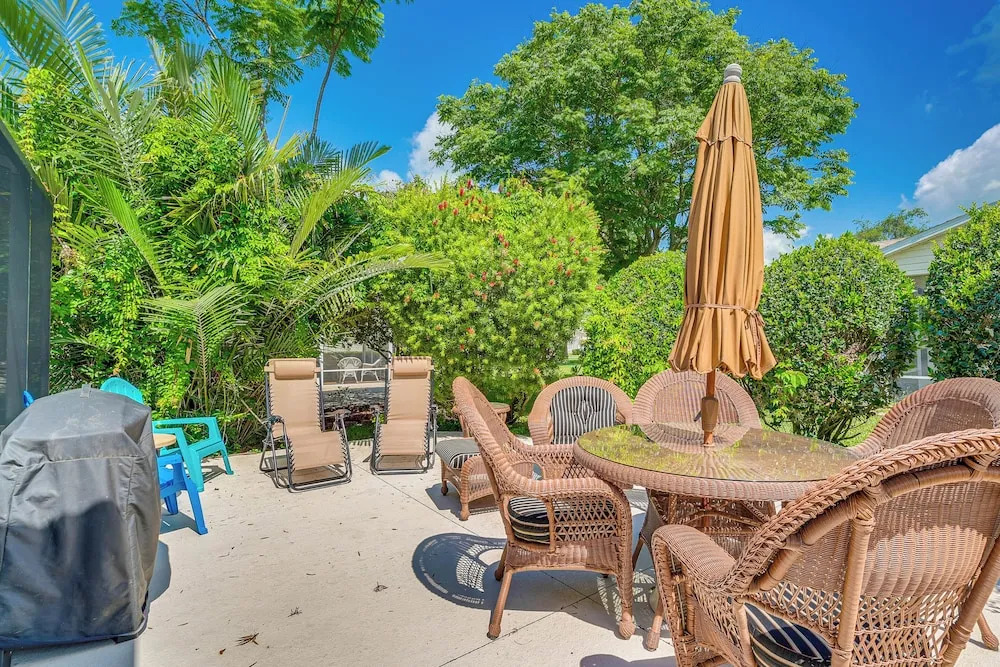 Home in The Villages w/ Lanai & Private Hot Tub