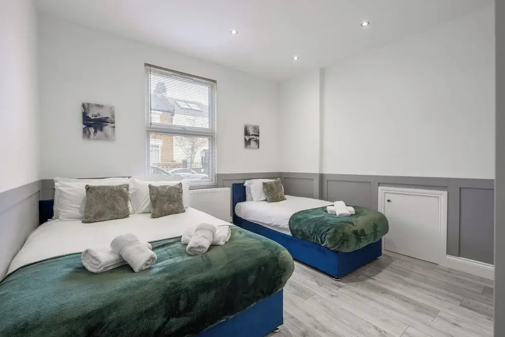 1 Bed Flat - Sleeps 3 - Parking - Wifi