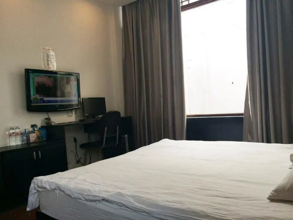 Chenghuang Holiday Hotel