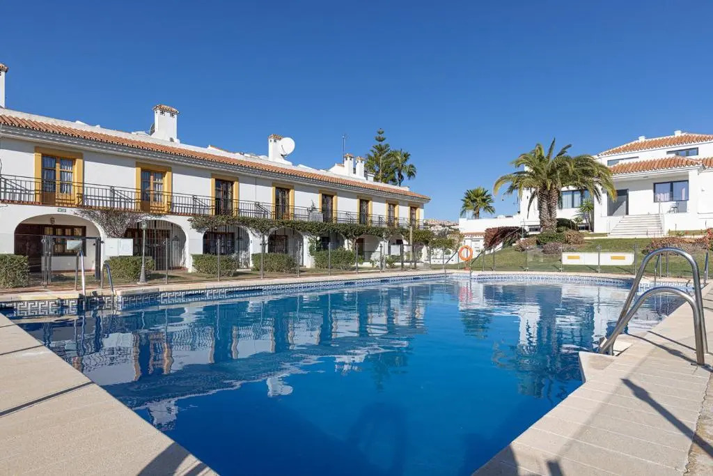 042 Classic 2 Bed Andalusian Townhouse 500m From Beach
