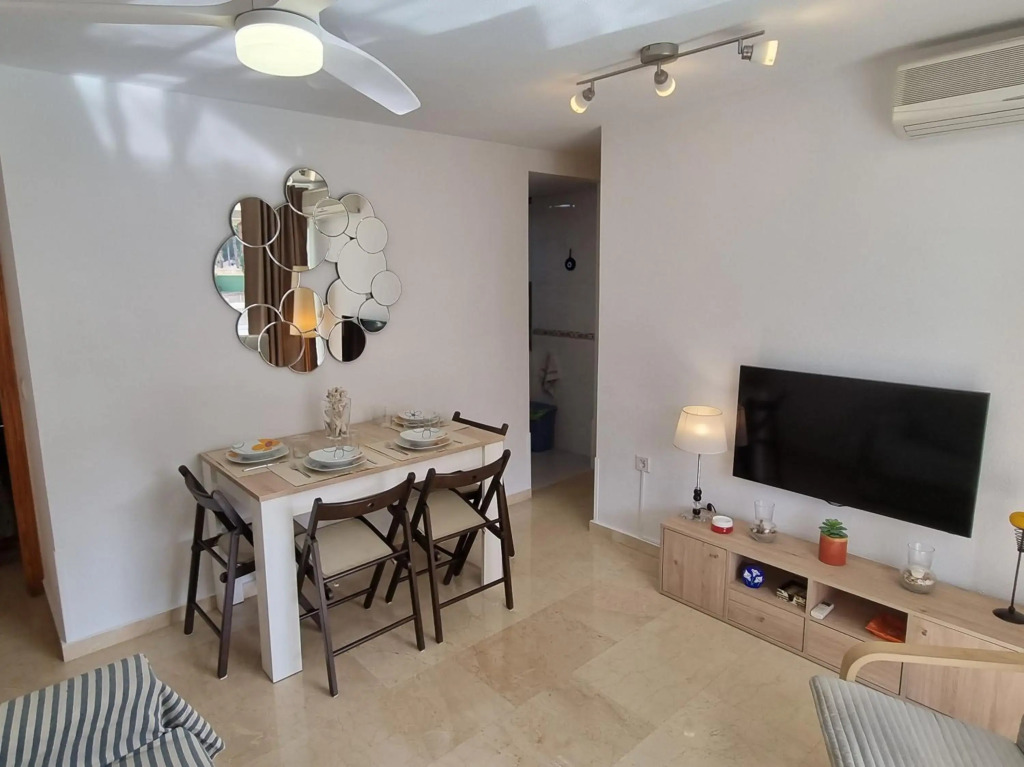 Ideal familias en urbanización de lujo a 600m de la playa Levante con Wifi, AC y Parking