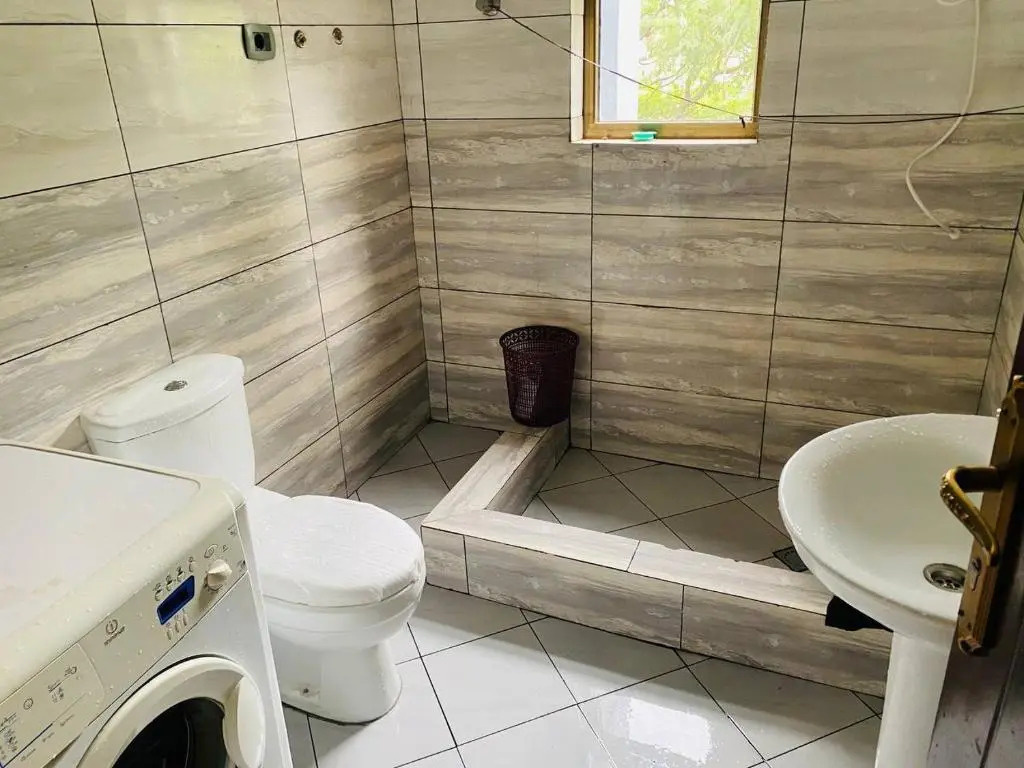 Lovely 2 bedroom apartment with free parking area