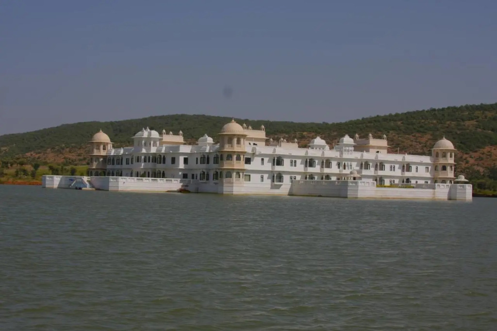 juSTa Lake Nahargarh Palace, Chittorgarh