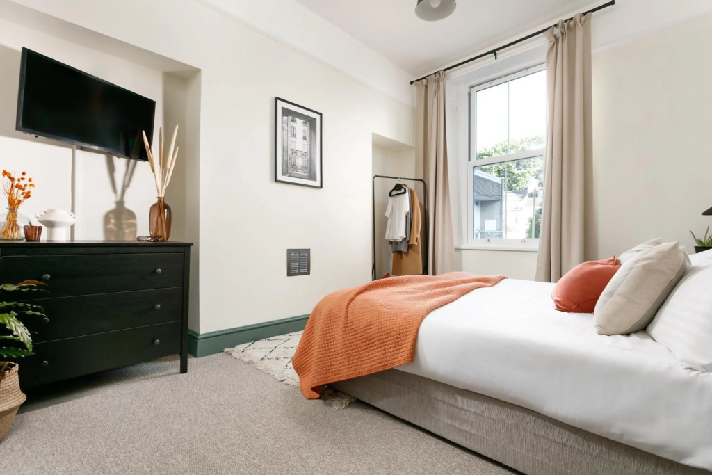 NEW LUXURY for 2022 - Free Parking - Central Plymouth House - Sleeps 10 - Access to Plymouth Hoe - Close to The Barbican - Pets welcome - By Luxe Living