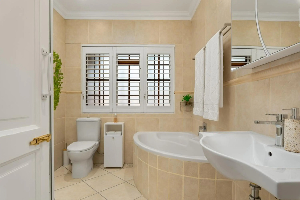 Meerendal Cottage-Affordable Luxury