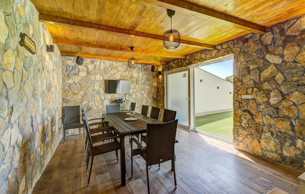 Beautiful Apartment in Smokvica Krmpotska With Wifi, 2 Bedrooms and Outdoor Swimming Pool