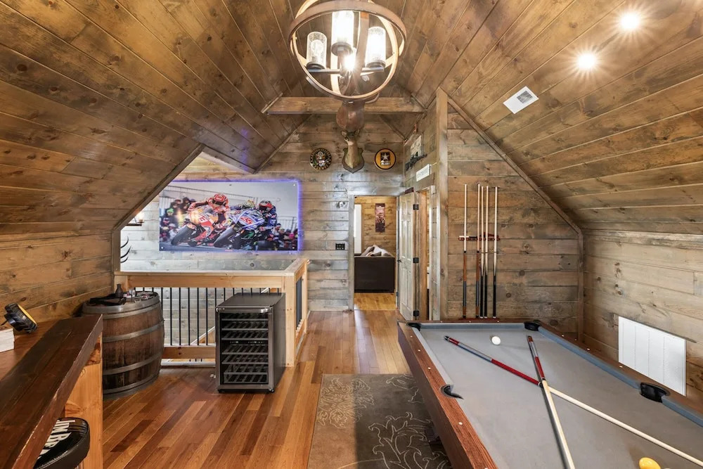 Mountain Retreat w/ Hot Tub & Games! Sleeps 10!