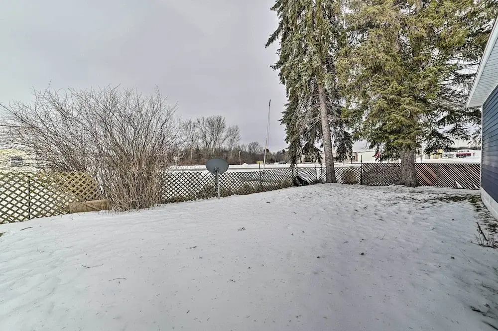 Cozy Houghton Lake Heights Cottage w/ Private Yard