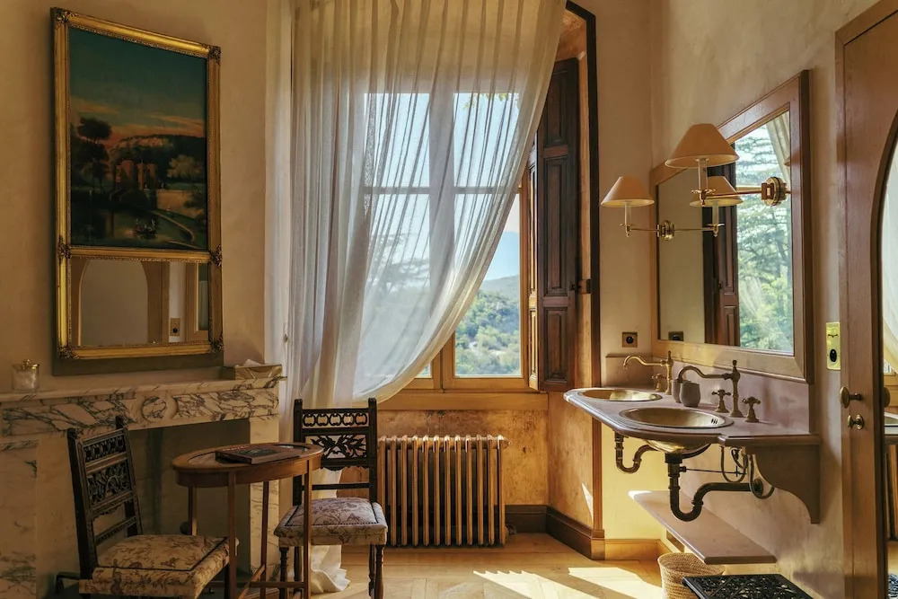 Les Pyrénées - le Grand Hôtel & le Château