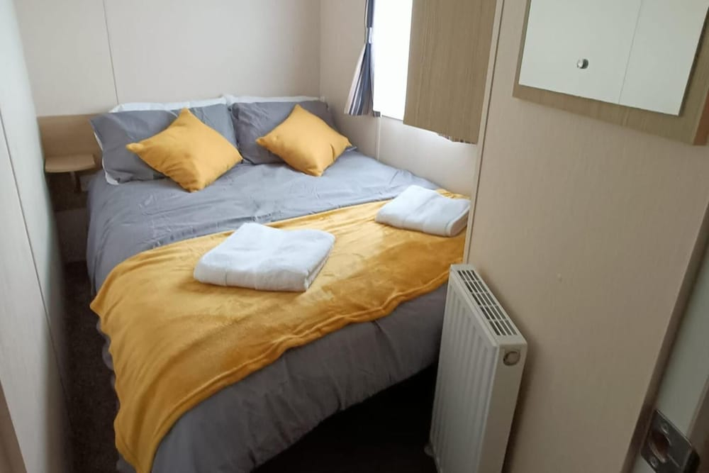 3 Bed, Sleeps 6, Parking